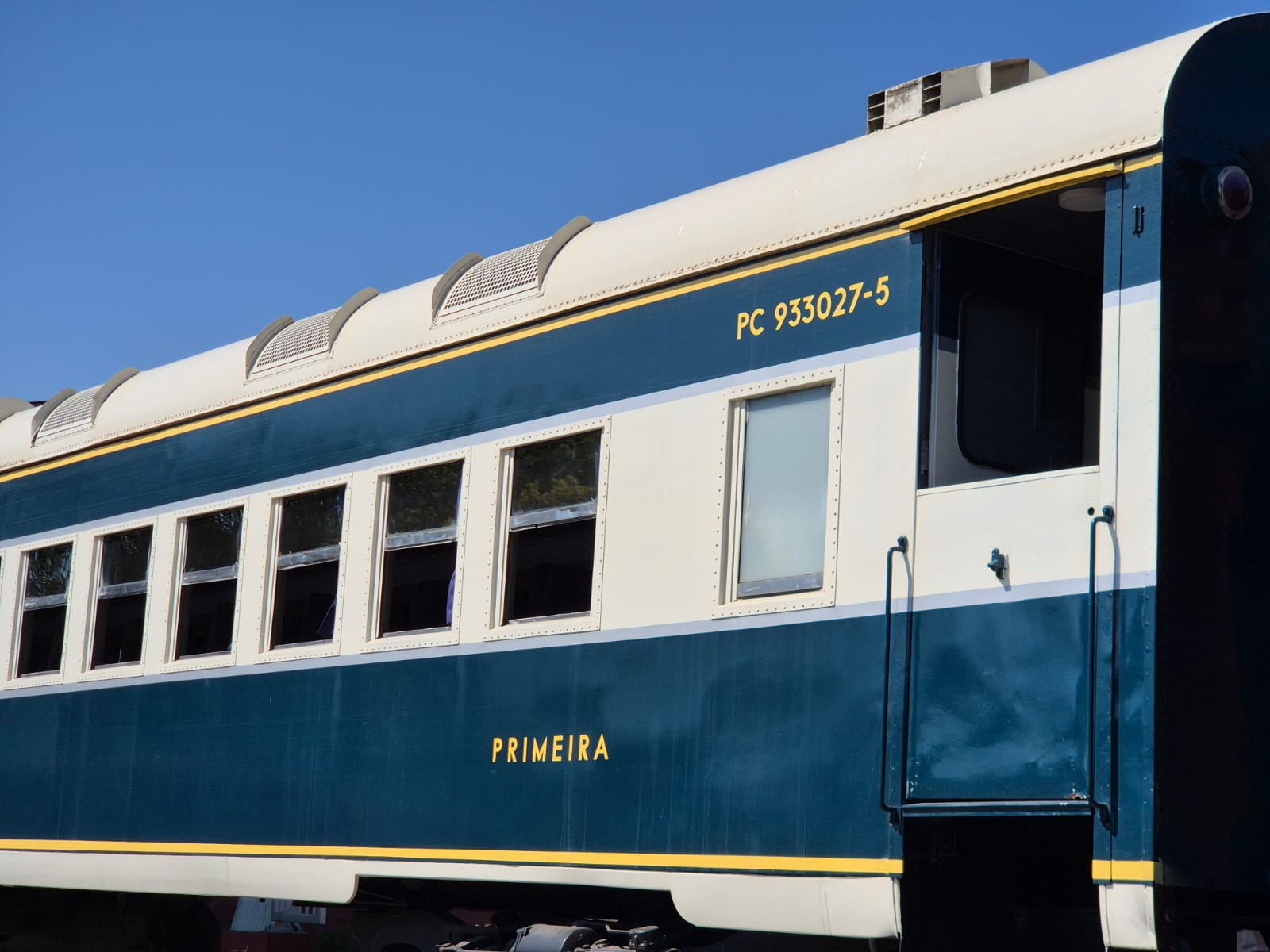 A. Trem de Guararema - Classe: Turística