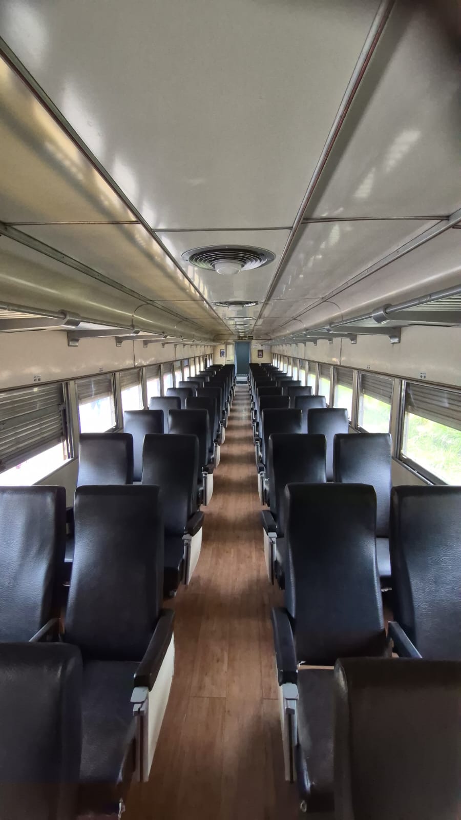 A. Trem de Guararema - Classe: Turística